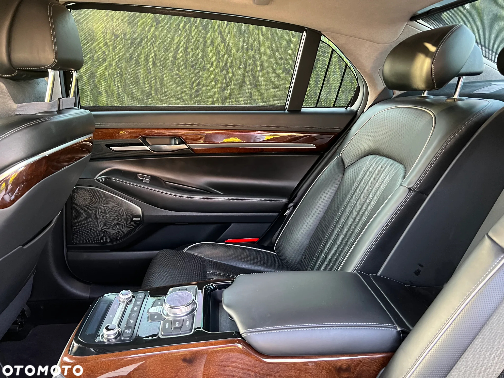 Genesis G90 - 16