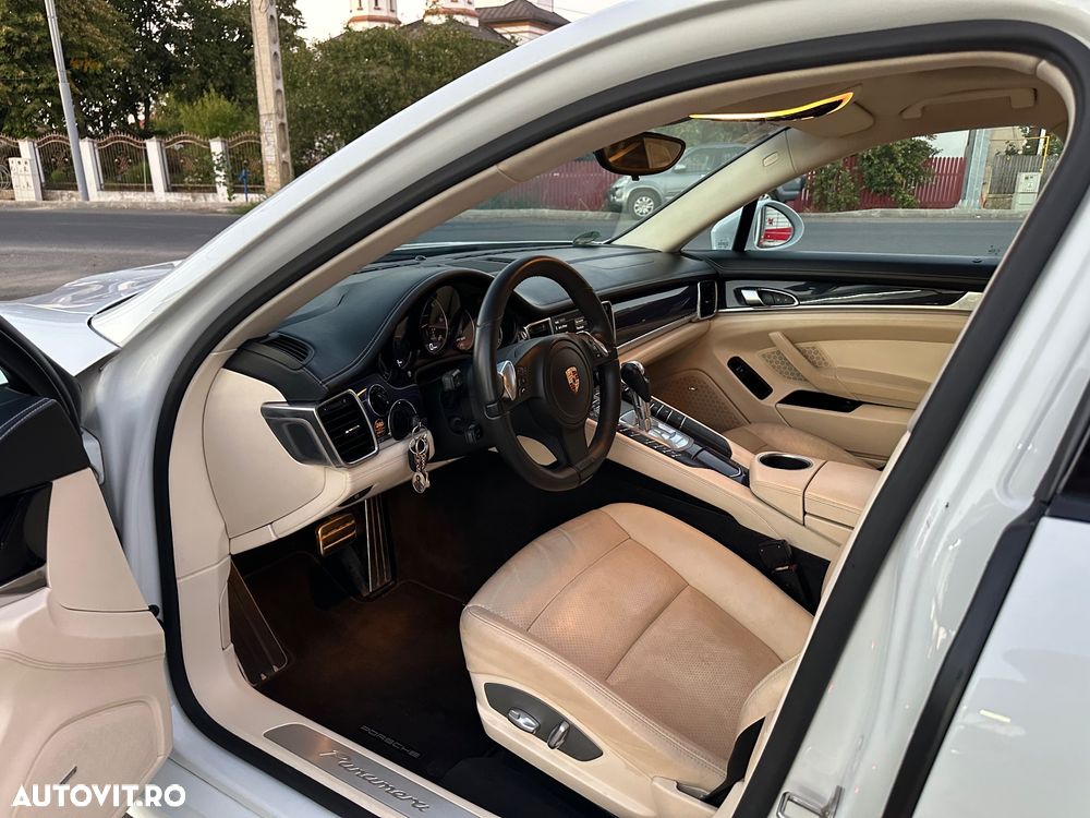 Porsche Panamera - 4