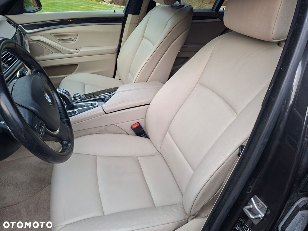 BMW Seria 5 525d - 35