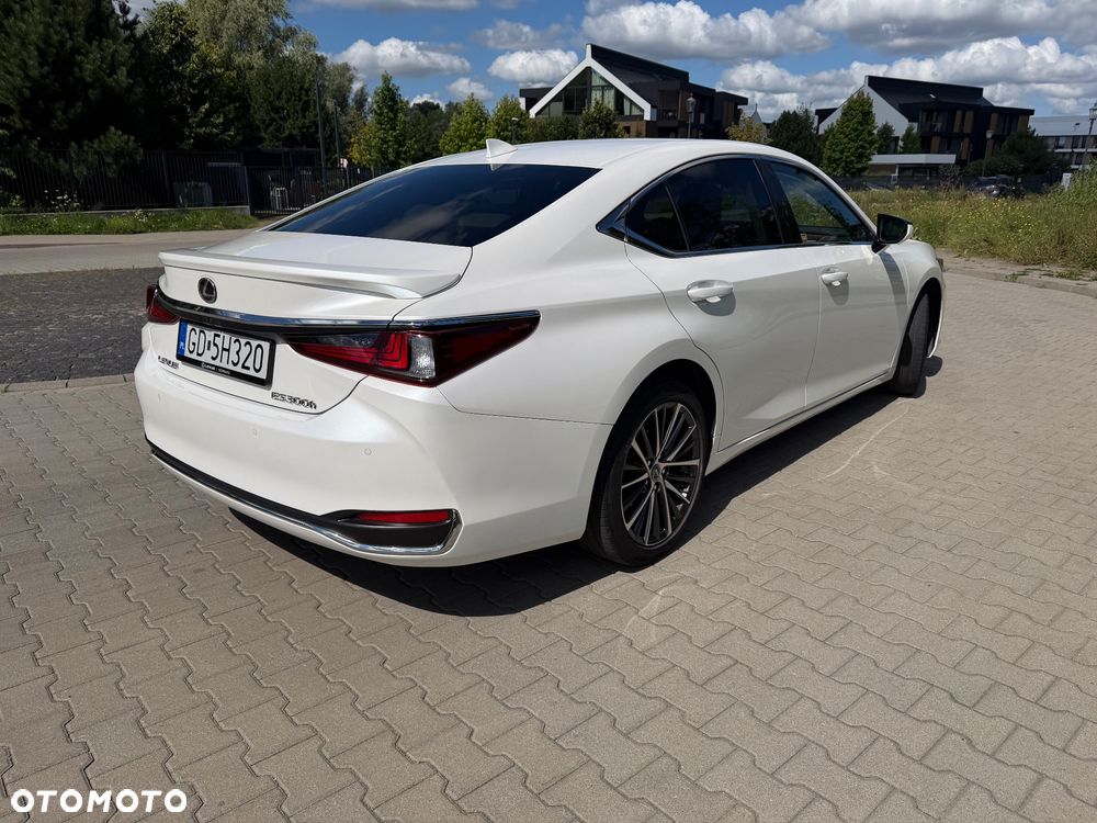 Lexus ES 300h Prestige - 12