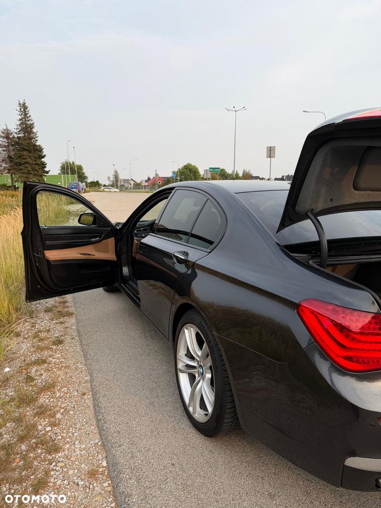 BMW Seria 7 750i xDrive - 4