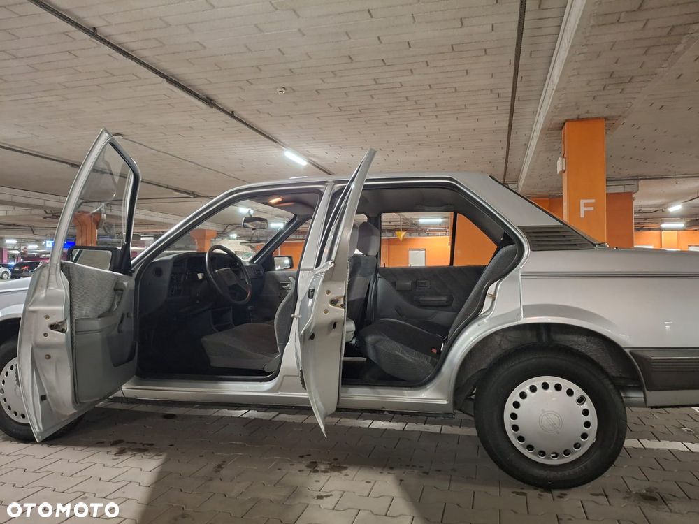 Opel Ascona 1.6 Exclusive - 7