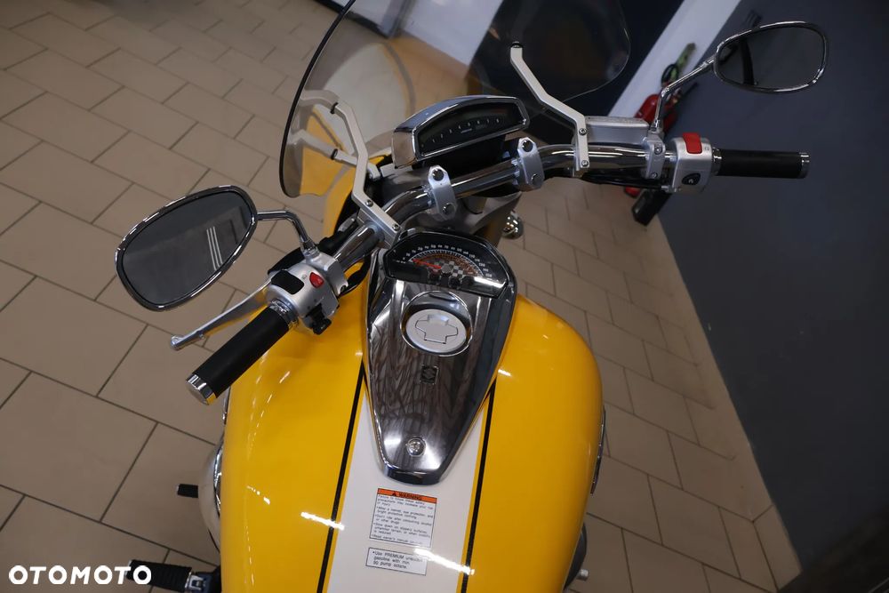 Suzuki Intruder - 39