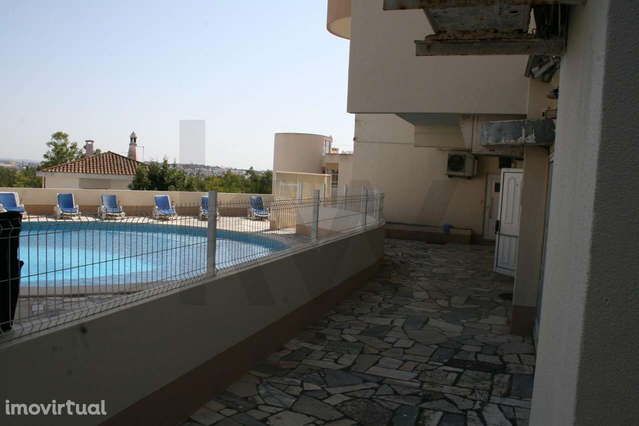 Loja Bar ou Futuro Apartamento na Praia da Rocha com 180 m2 - Grande imagem: 2/38