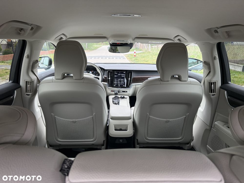 Volvo V90 D4 AWD Momentum Pro - 23