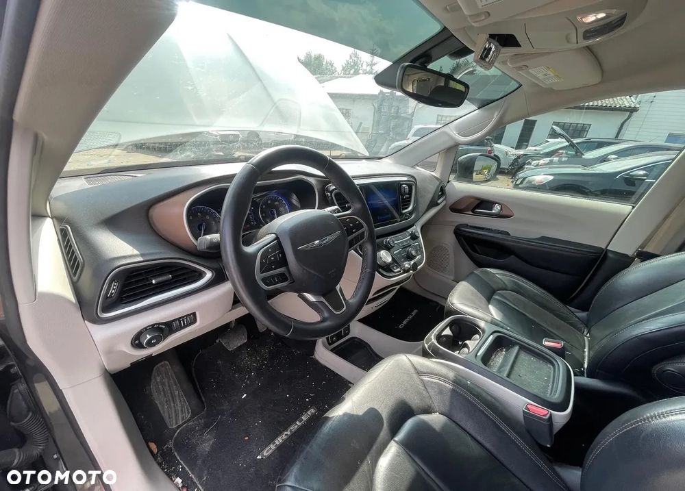 Chrysler Pacifica - 9