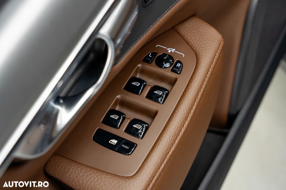 Volvo S90 T8 Twin Engine AWD Geartronic Momentum - 37