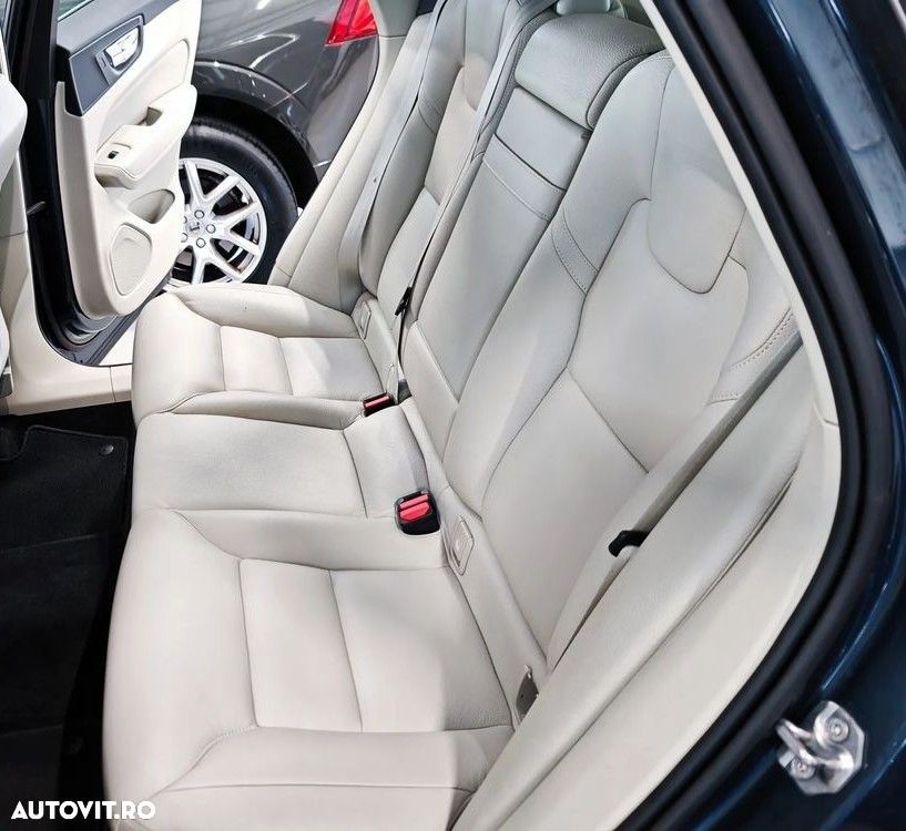 Volvo XC 60 T6 AWD Recharge Geartronic Inscription Expression - 20