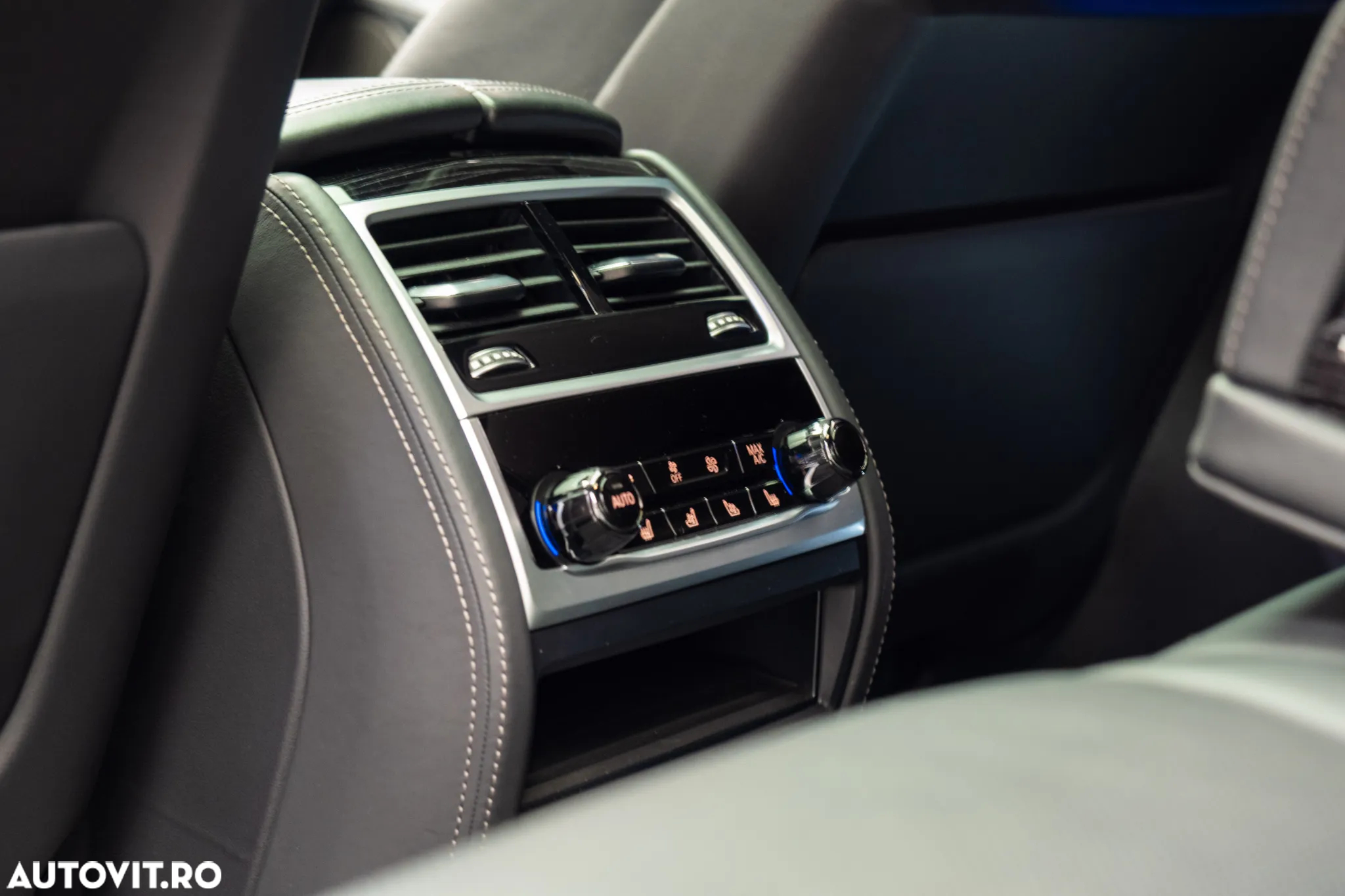 BMW Seria 7 745e - 32