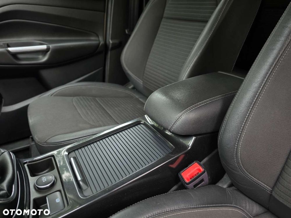 Ford Kuga - 24