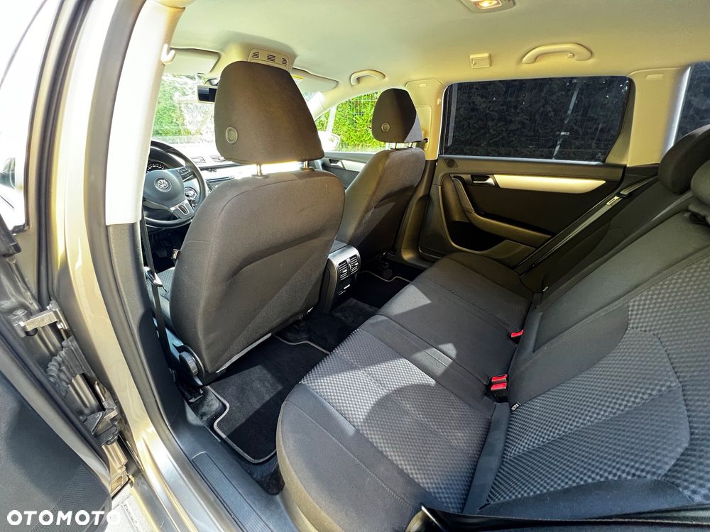 Volkswagen Passat Variant 2.0 Blue TDI SCR Comfortline - 29
