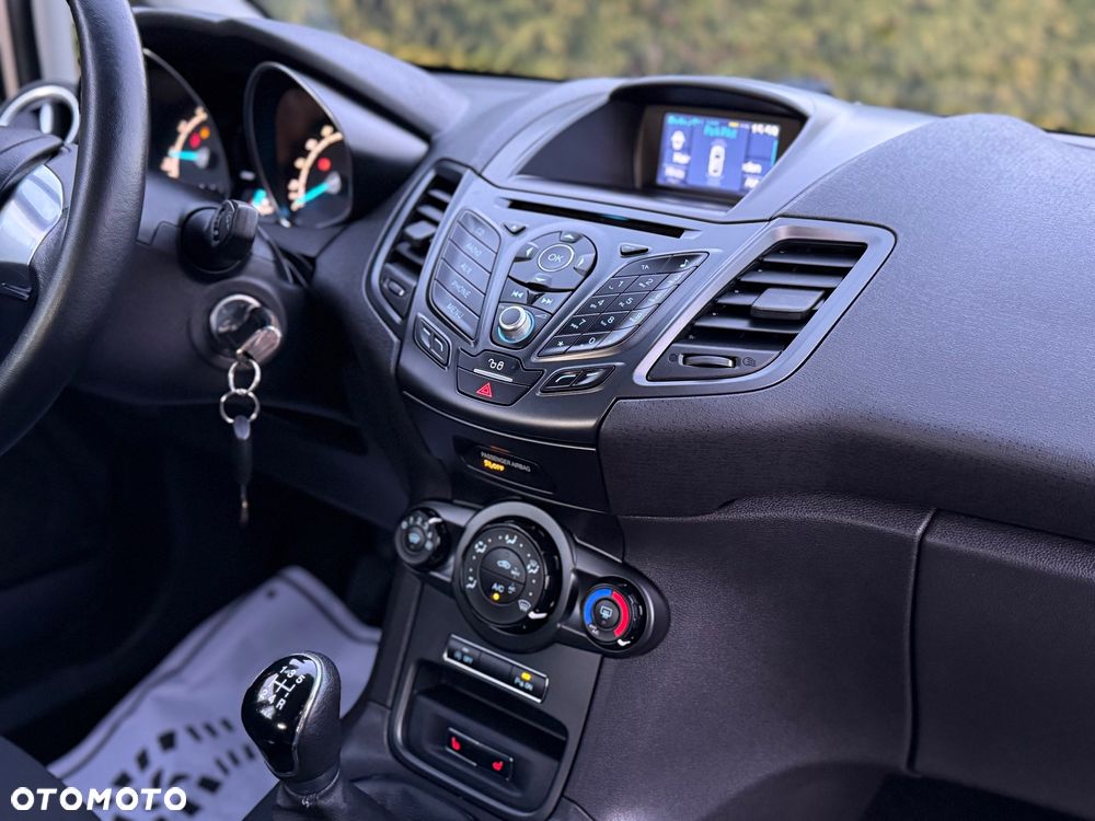 Ford Fiesta 1.0 Champions Edition - 13