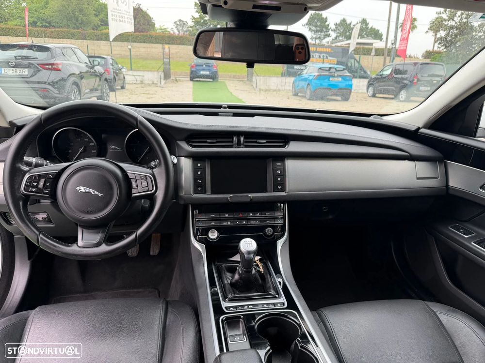 Jaguar XF 2.0 D Prestige - 8