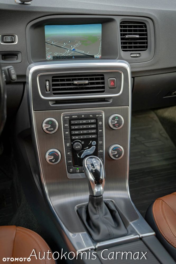 Volvo V60 Cross Country T5 AWD Summum - 16