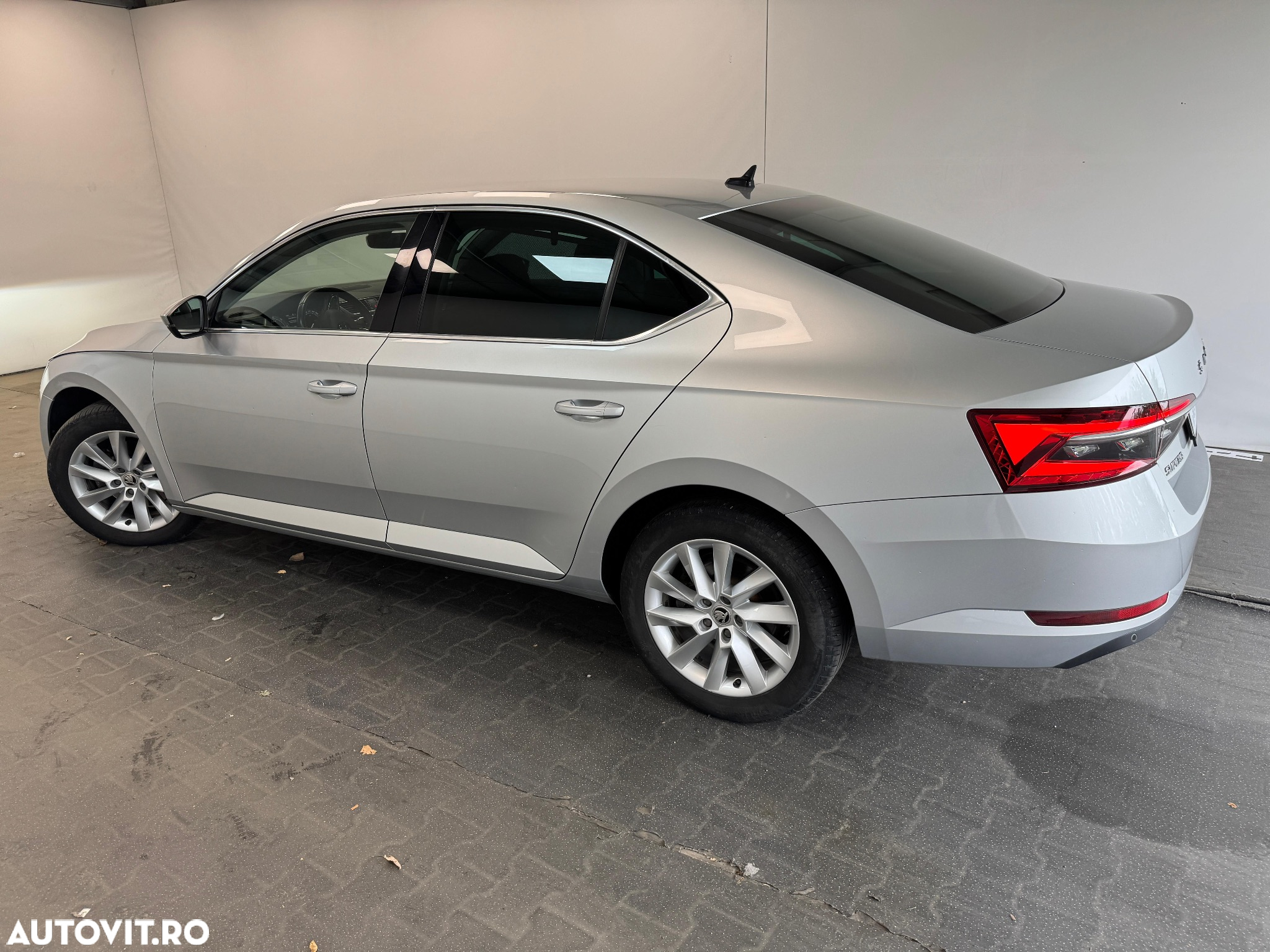 Skoda Superb 2.0 TDI DSG Style - 9