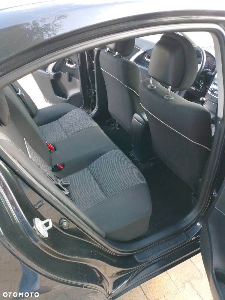 Toyota Avensis 1.6 Premium - 1