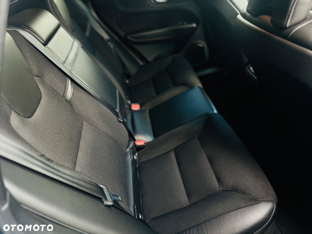 Volvo XC 60 B4 D AWD Geartronic Momentum Pro - 17