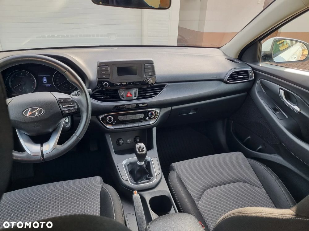 Hyundai i30 1.5 DPI Classic + - 16