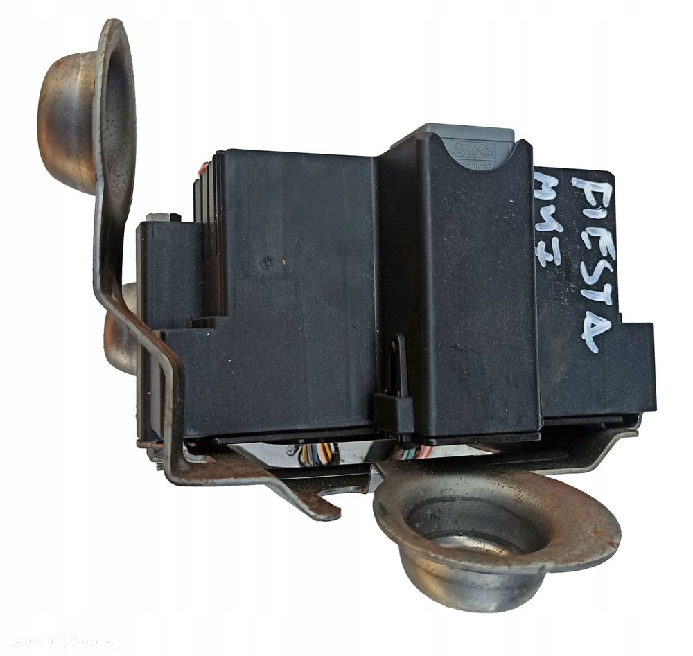 ford fiesta mk7 skrzynka bezpieczników eur