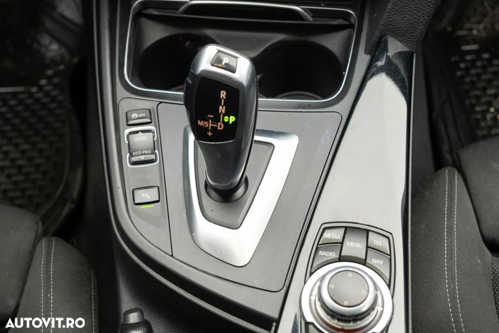 BMW Seria 3 318d Aut. Sport Line - 27