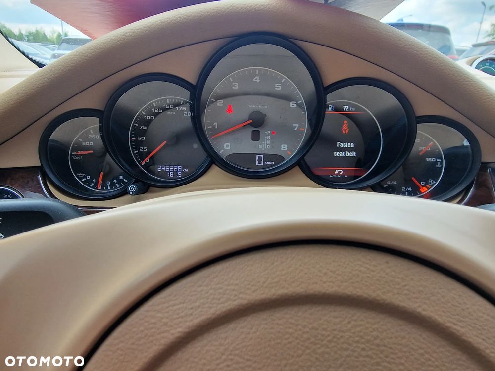Porsche Panamera - 26