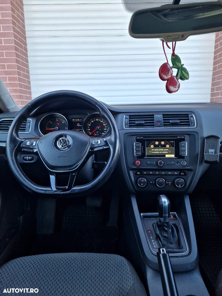 Volkswagen Jetta 2.0 TDI DSG Highline - 8