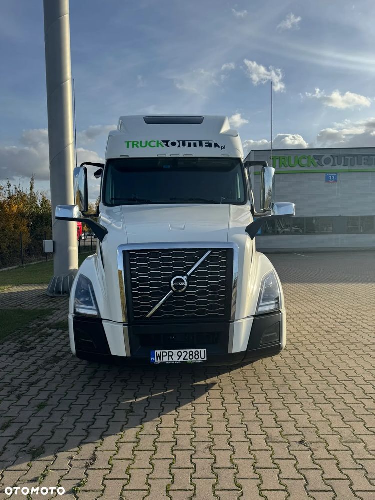 Volvo VNL860 - 8