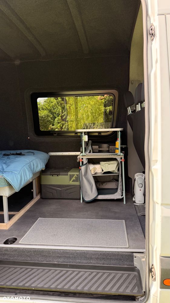 Mercedes-Benz Sprinter - 11
