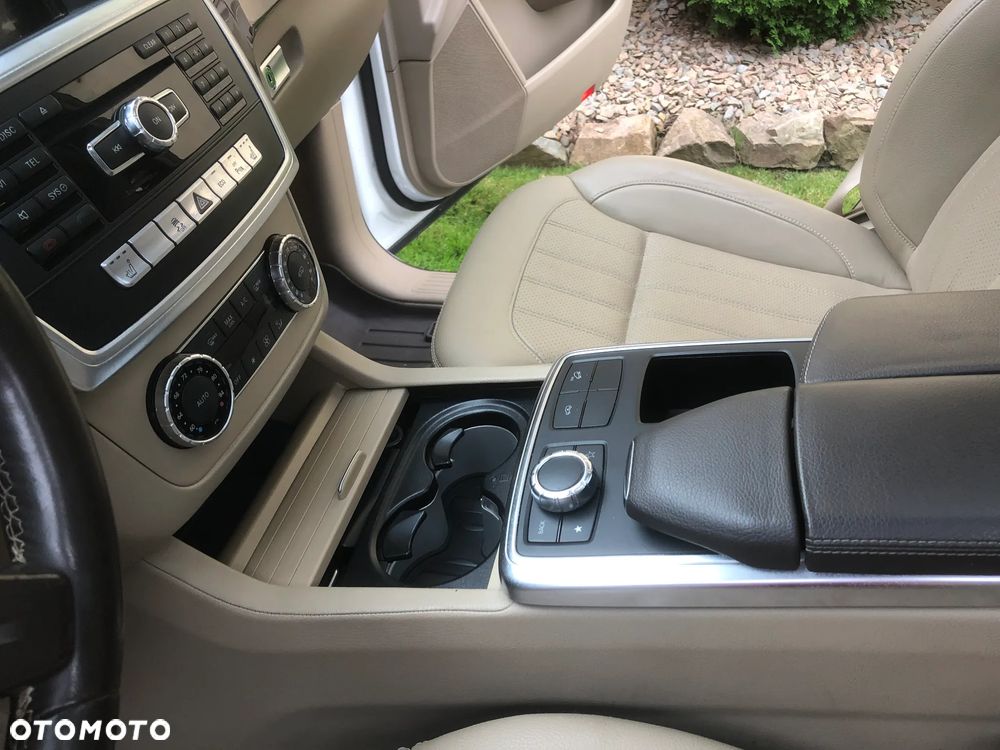 Mercedes-Benz GL 400 4Matic 7G-TRONIC - 28