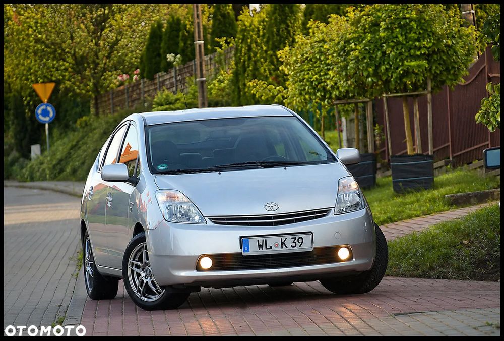 Toyota Prius 1.5 VVT-i Prestige - 1