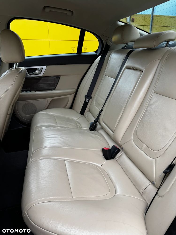 Jaguar XF 2.2 D Premium Luxury - 6