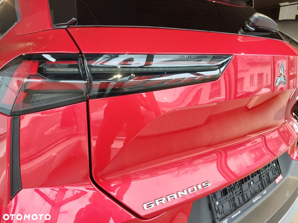 Mitsubishi Grandis - 6