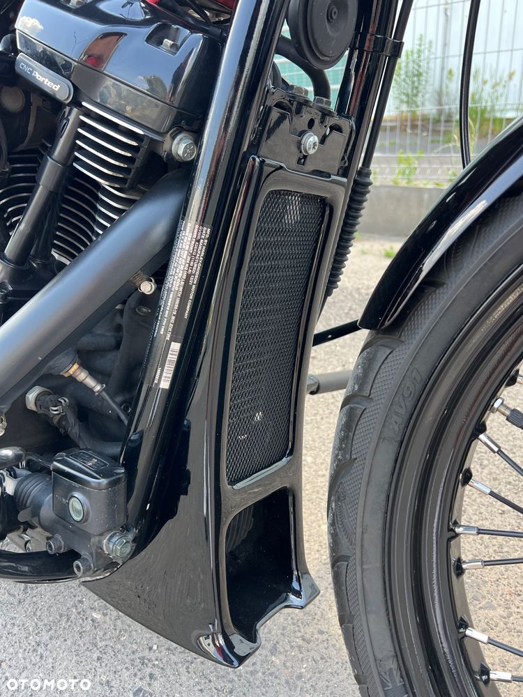 Harley-Davidson Softail Street Bob - 13