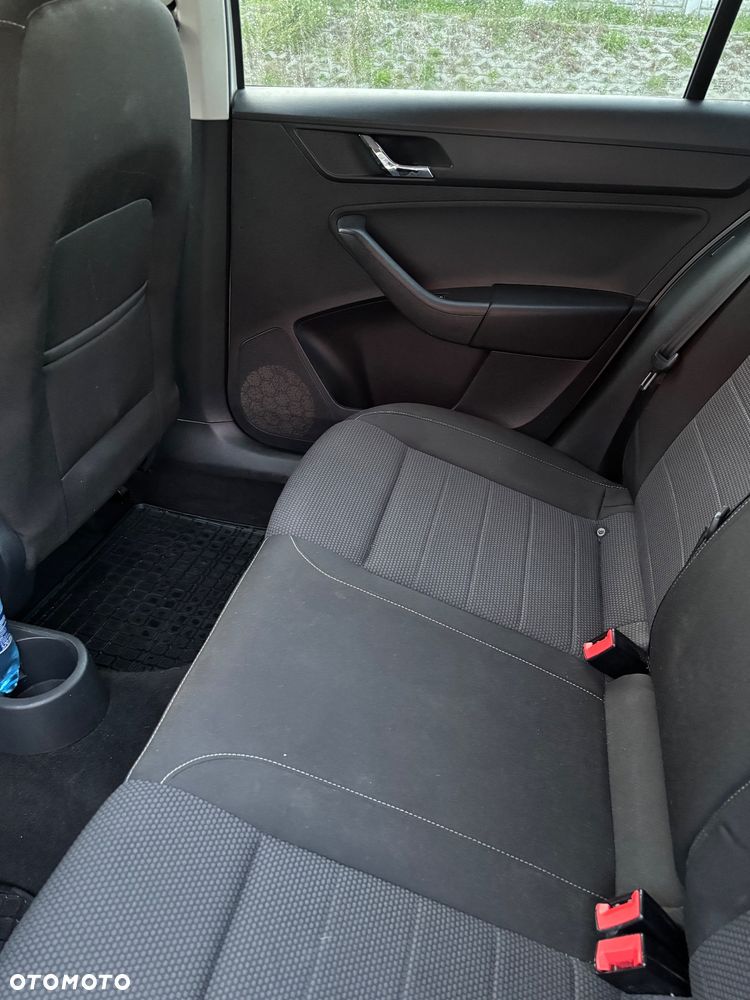 Skoda RAPID 1.6 TDI DPF Ambition - 16