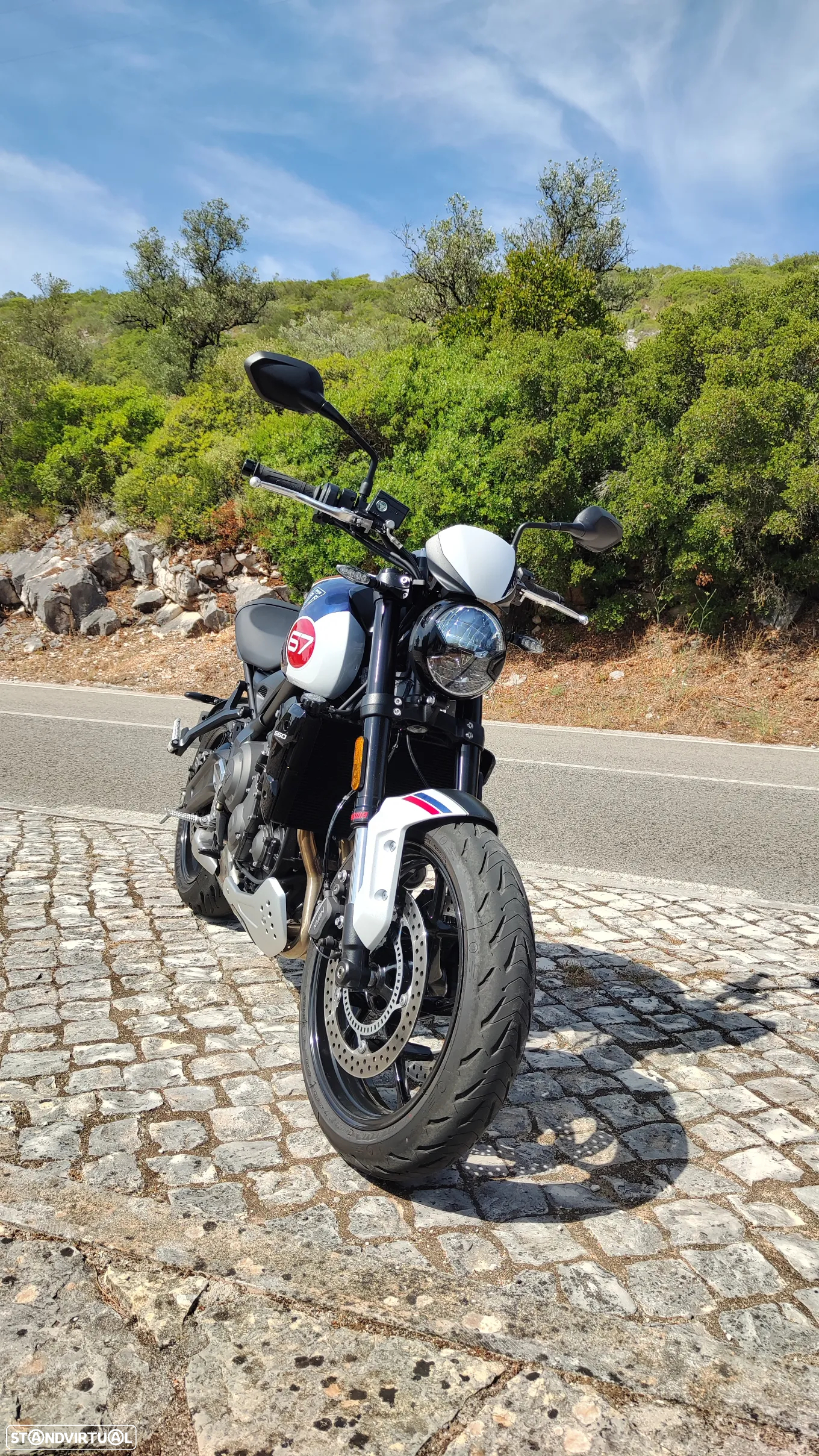 Triumph Trident Triple tribute - 3