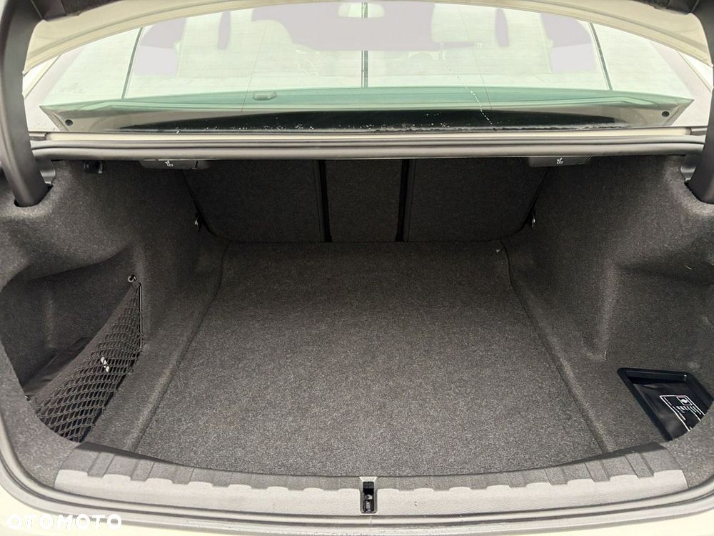 BMW Seria 3 318i M Sport - 23