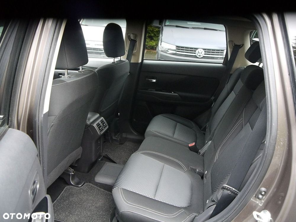Mitsubishi Outlander - 32