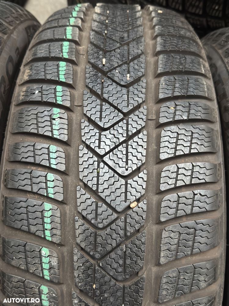 Vând 4 anvelope 225/50/18 Pirelli de iarnă cu runflat ca noi - 4
