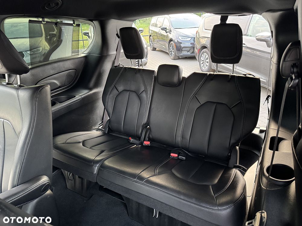 Chrysler Pacifica - 22