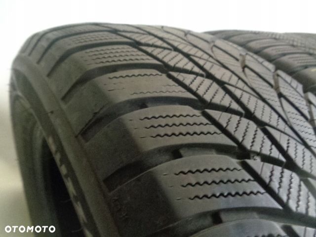 4X BRIDGESTONE BLIZZAK LM001 225/60R18 104H - 2