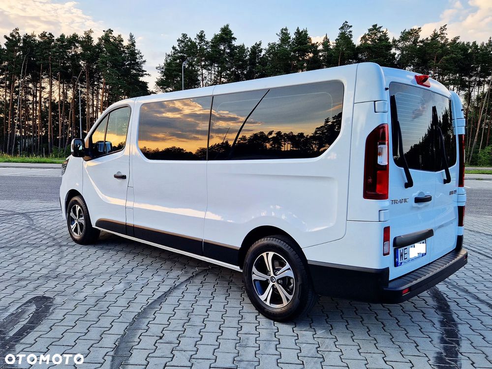 Renault Trafic 2.0 dCi - 13