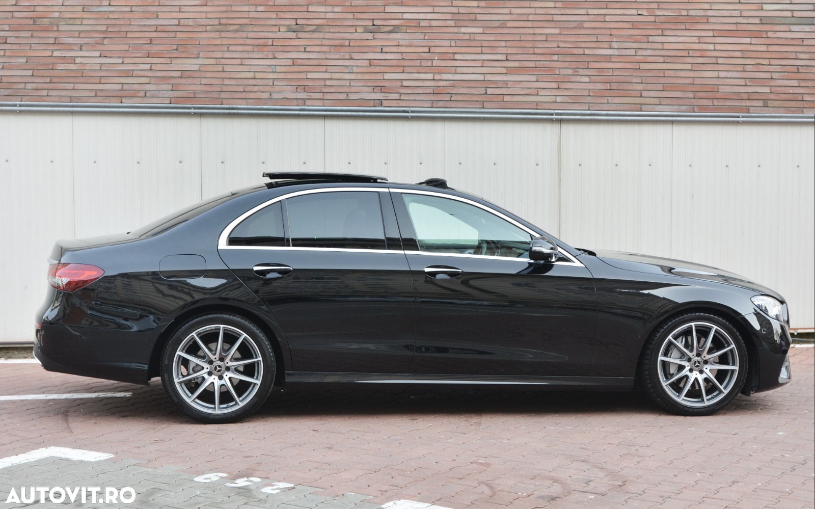 Mercedes-Benz E 220 d 9G-TRONIC AMG Line - 4