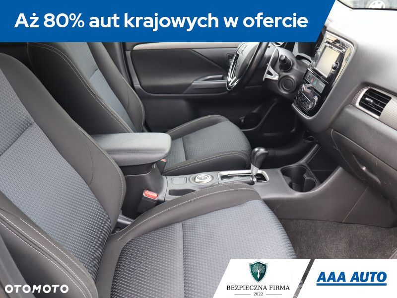 Mitsubishi Outlander - 11