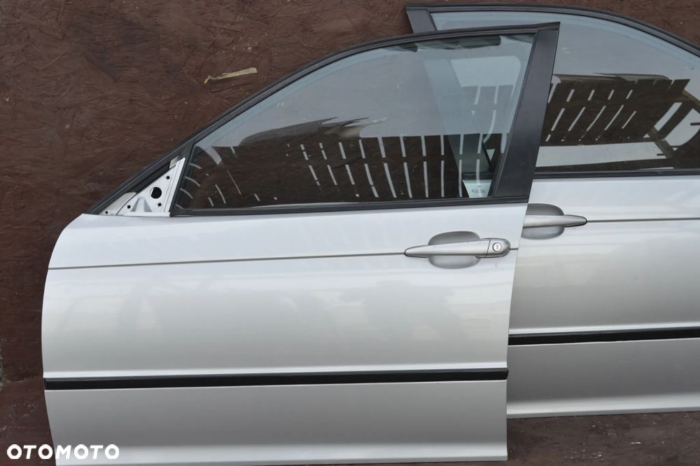 BMW E46 SEDAN / TOURING / KOMBI ORYGINALNE KOMPLETNE DRZWI PRZEDNIE LEWE / PRAWE EUROPA W KOLORZE TITANSILBER 354/7 O NR. 41 51 7 034 151 / 41 51 7 034 152 OEM W DOBRYM STANIE - 2
