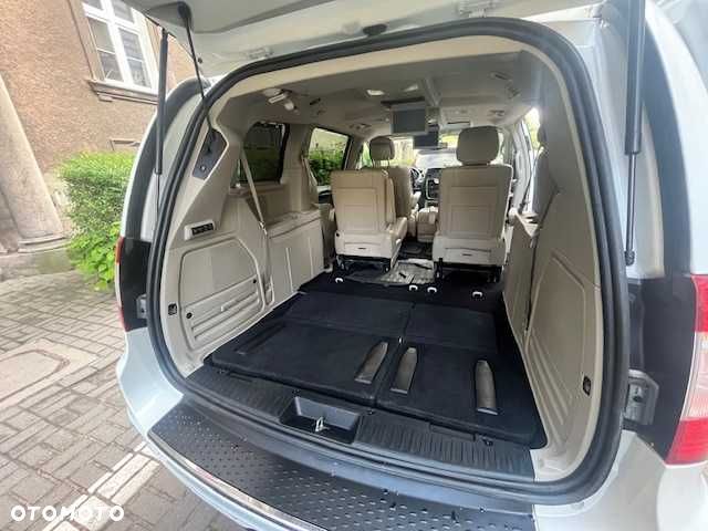 Chrysler Town & Country - 6