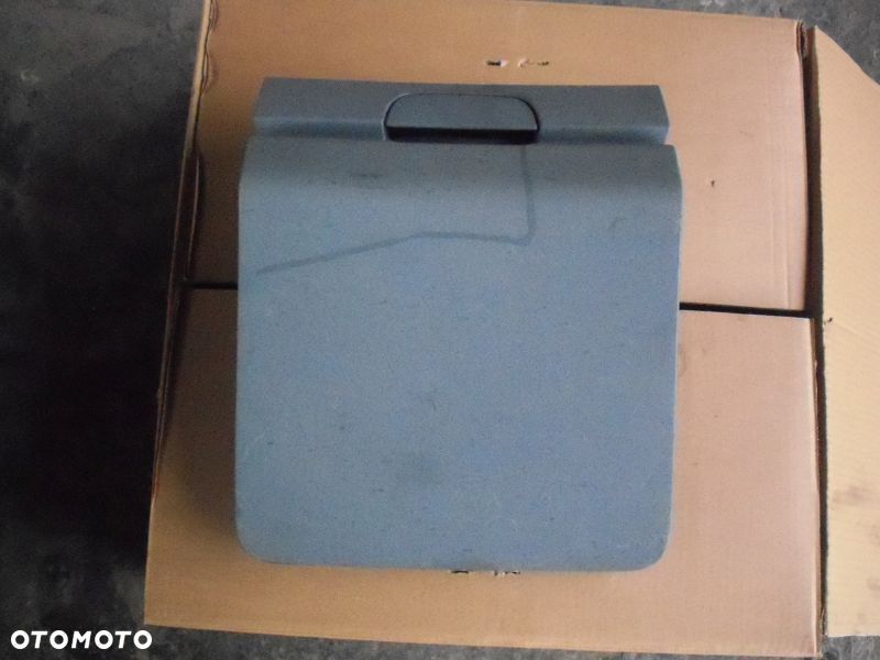 Iveco Daily  06-09r schowek pasażera prawy - 1