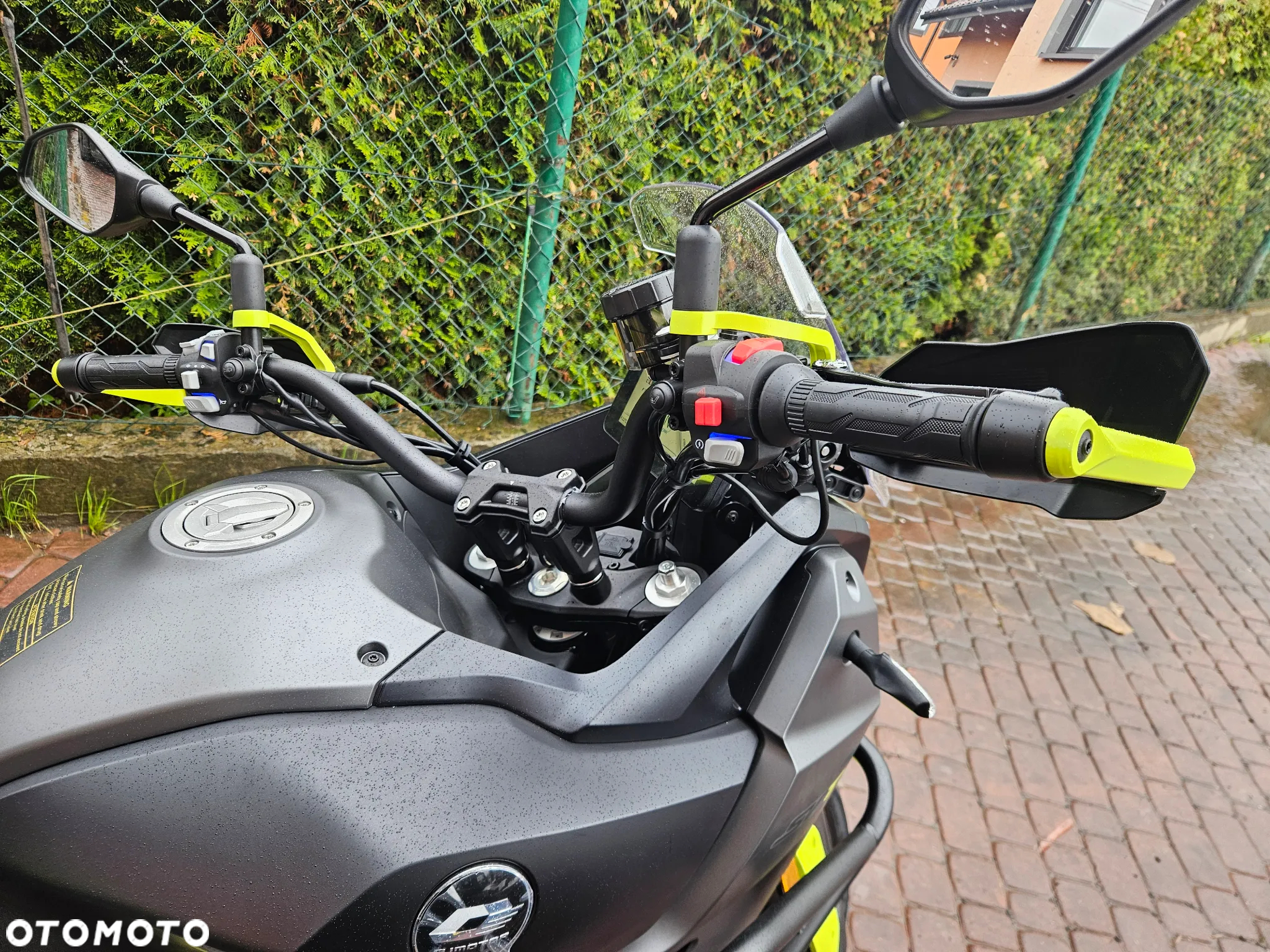 QJMOTOR SVT 650 - 28