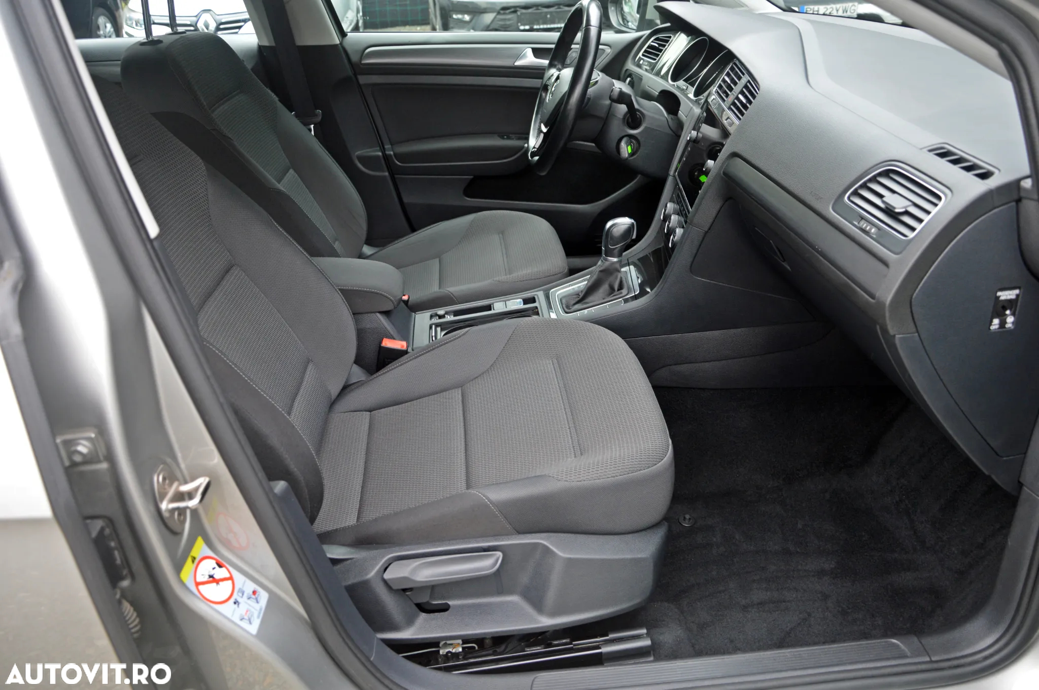 Volkswagen Golf - 22