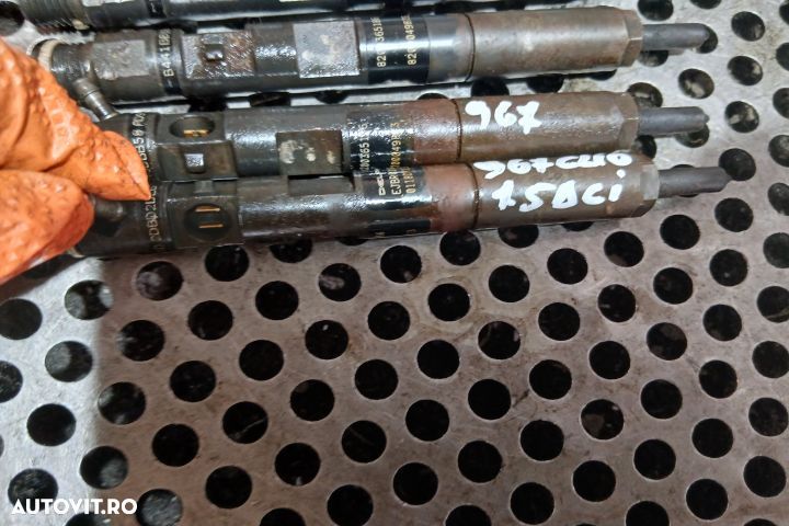 Injector motorina 8200365186 SET 8200365186 SET Renault Clio 2 [1998 - 2