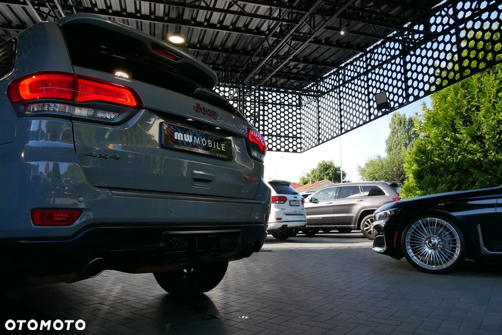 Jeep Grand Cherokee - 34